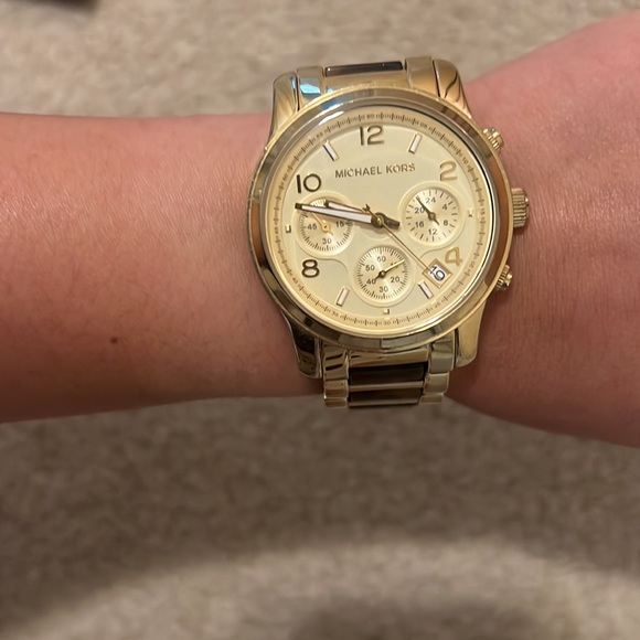 Michael Kors gold tortoise watch - Picture 4 of 4